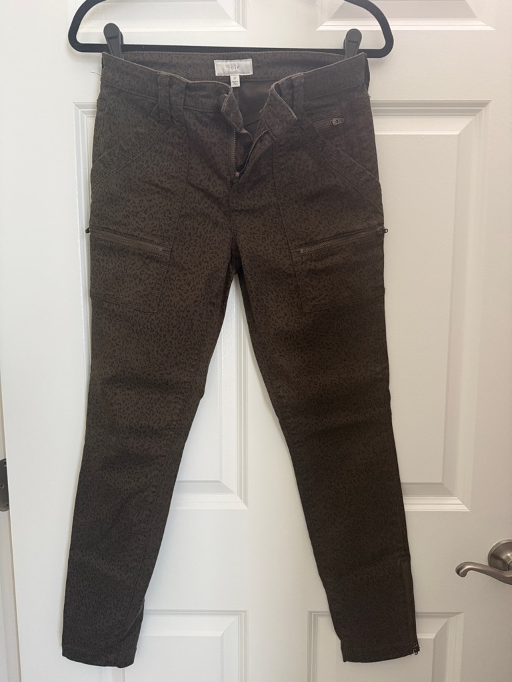 Joie women’s Olive Leopard Slim Cargo Pants - Stylish Everyday Trousers